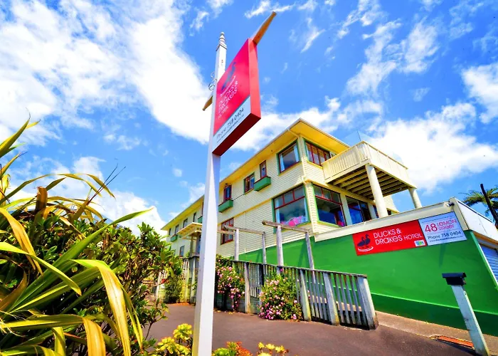 Motel: Ducks & Drakes Boutique Motel & Backpackers